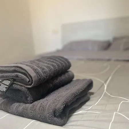 Malpensa House 29 Piu Servizio Taxi Mxp 25 Euro Casa vacanze Lonate Pozzolo